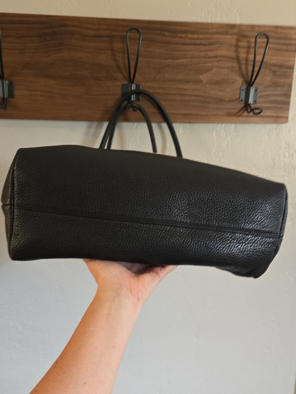 Burberry Medium Baynard Tote in Black Pebbled Grained Leather - Picture 7 of 16